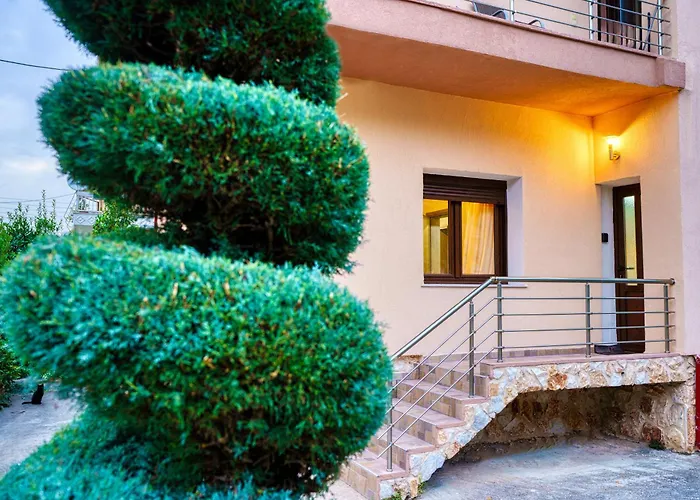 Four Lakes Luxury Suites