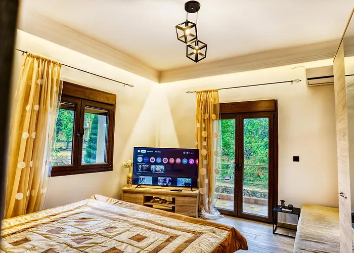 Four Lakes Luxury Suites