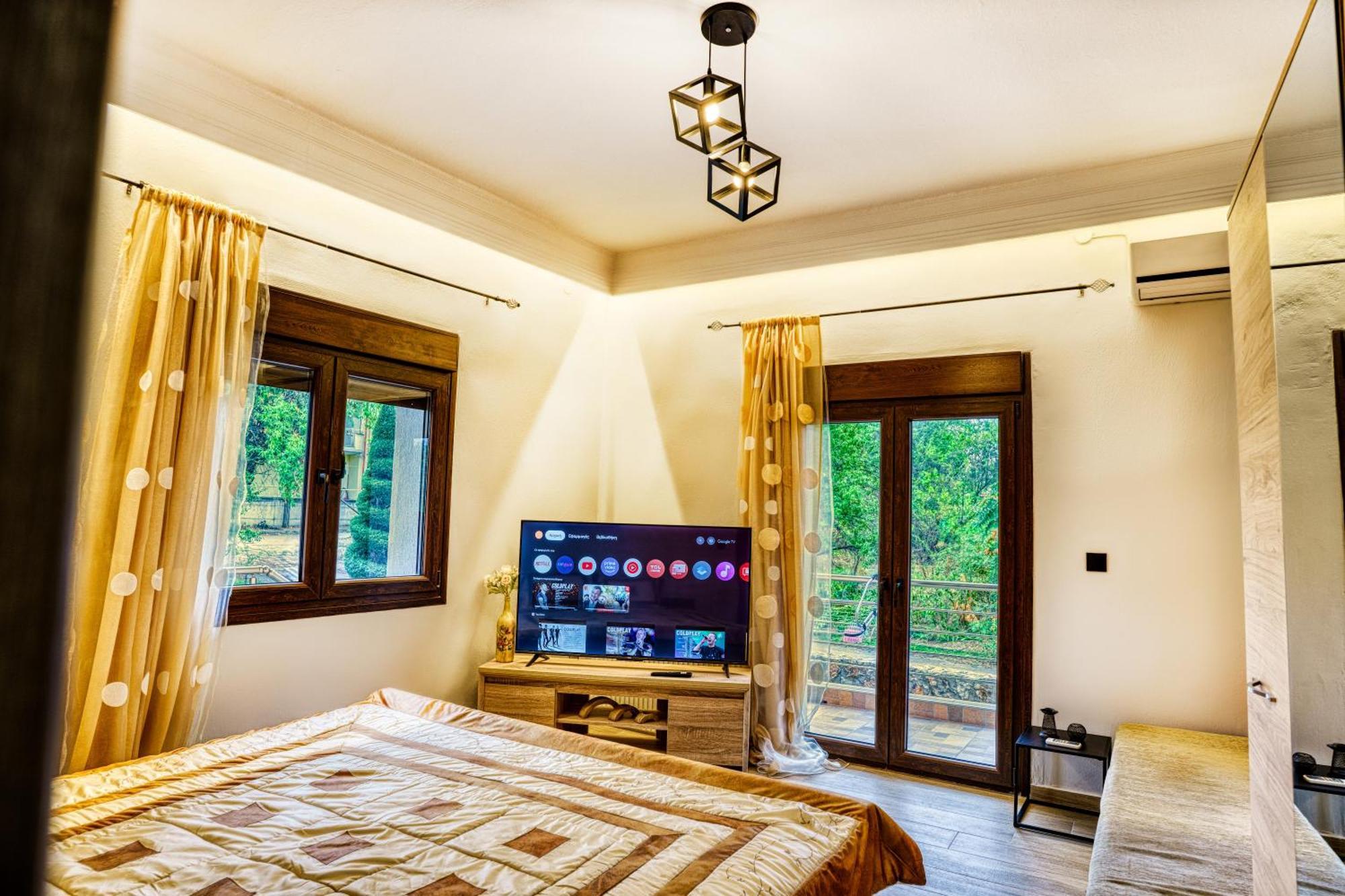 Apartment Four Lakes Luxury Amintaio